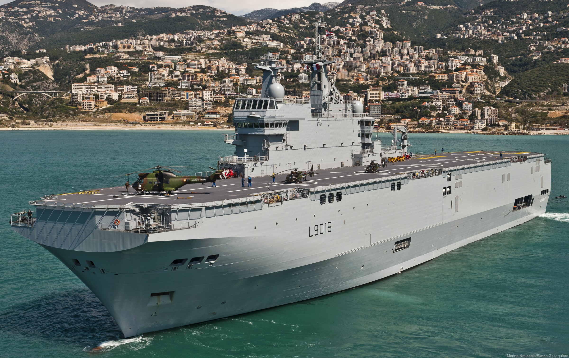 l-9015 fs dixmude mistral class amphibious assault command ship bpc french navy marine nationale 02