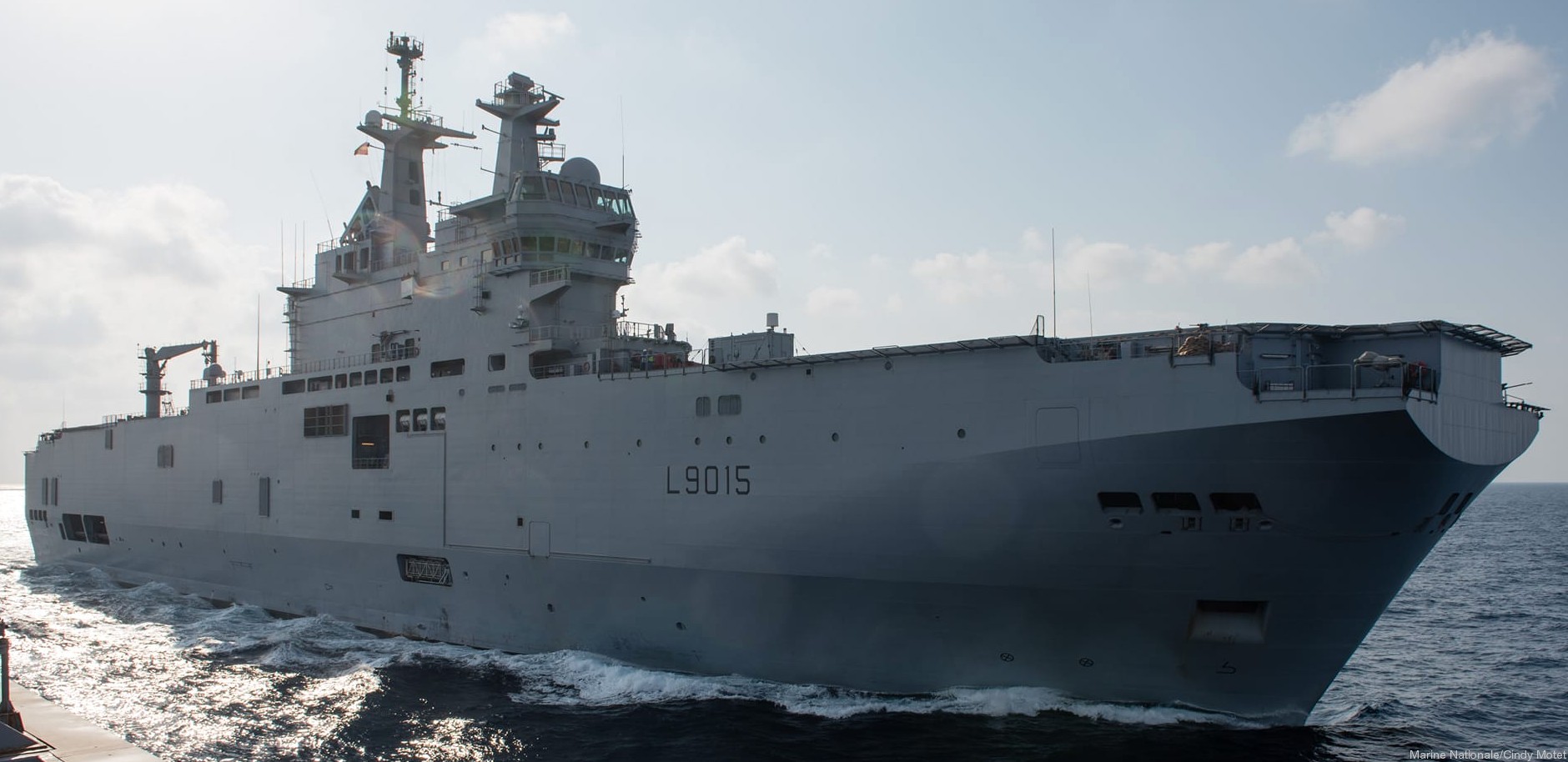 l-9015 fs dixmude mistral class amphibious assault command ship bpc french navy marine nationale 15