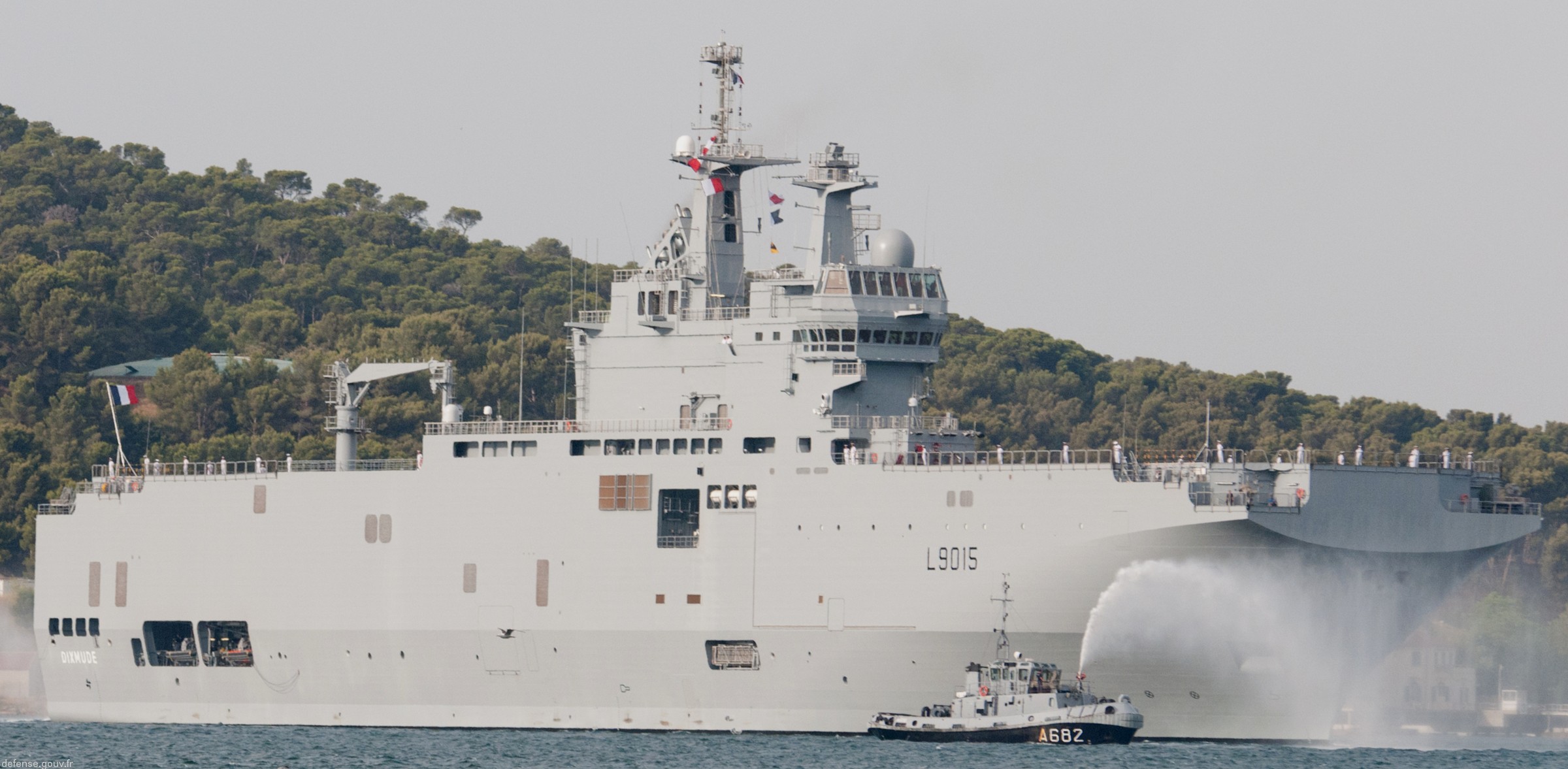 l-9015 fs dixmude mistral class amphibious assault command ship bpc french navy marine nationale 34