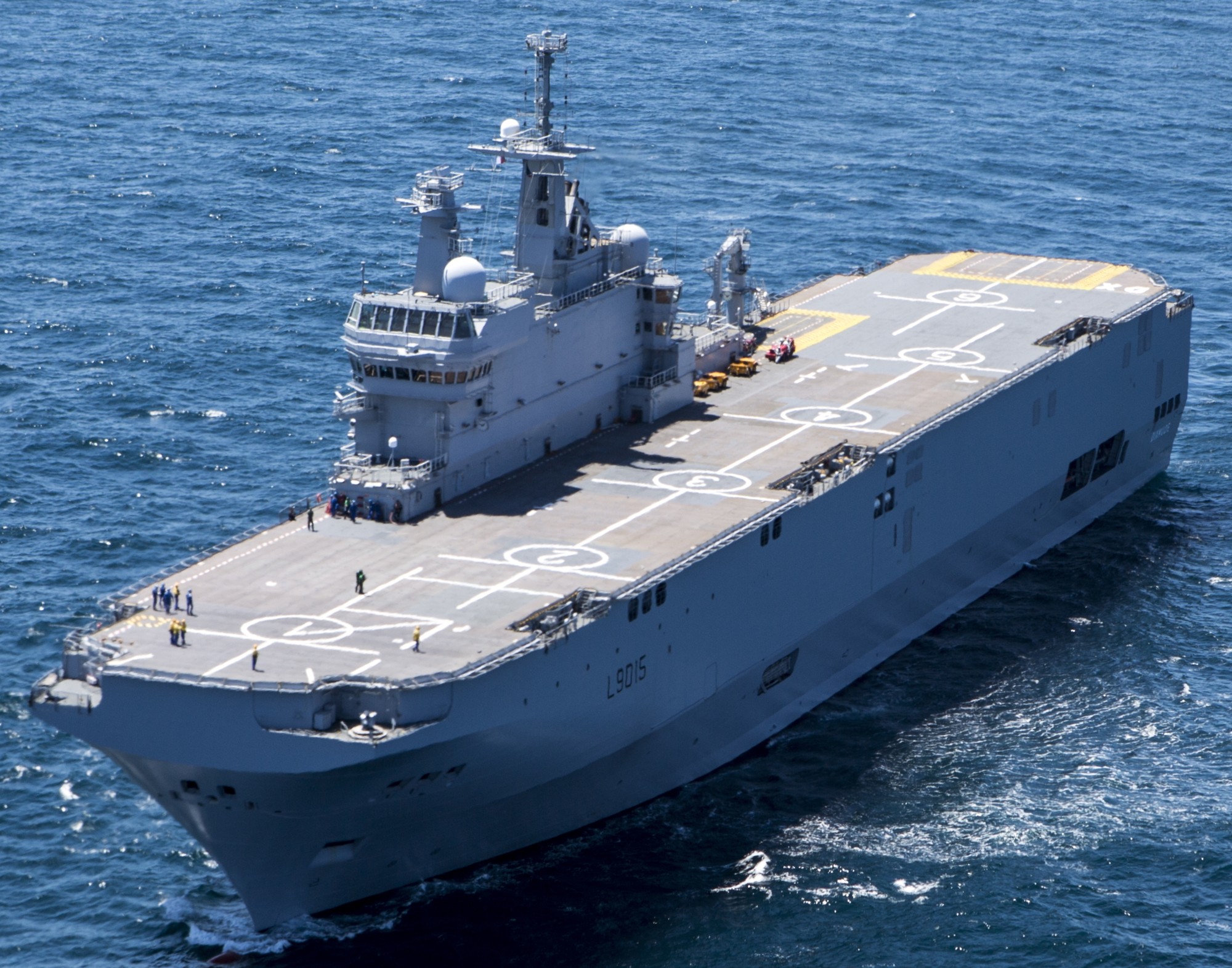 l-9015 fs dixmude mistral class amphibious assault command ship bpc french navy marine nationale 41