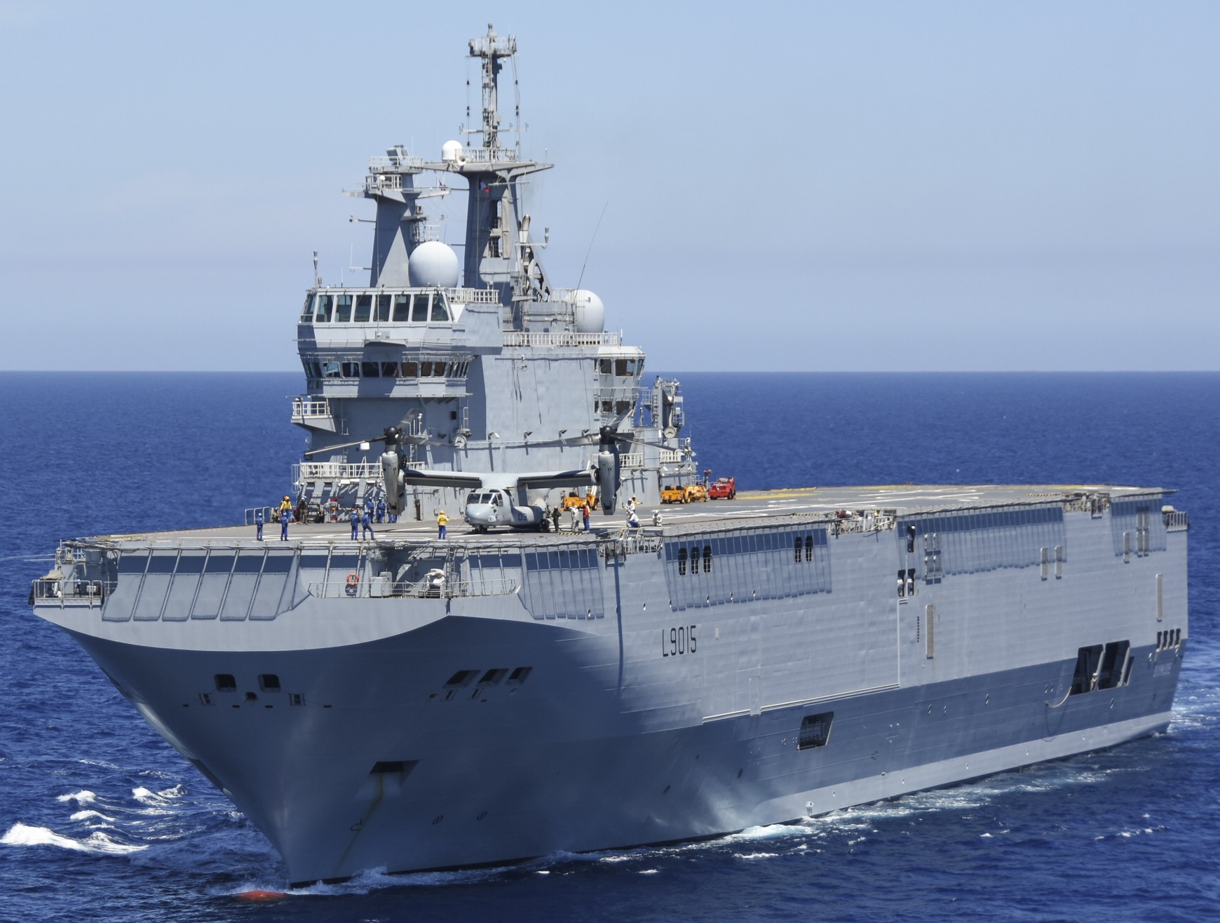l-9015 fs dixmude mistral class amphibious assault command ship bpc french navy marine nationale 48