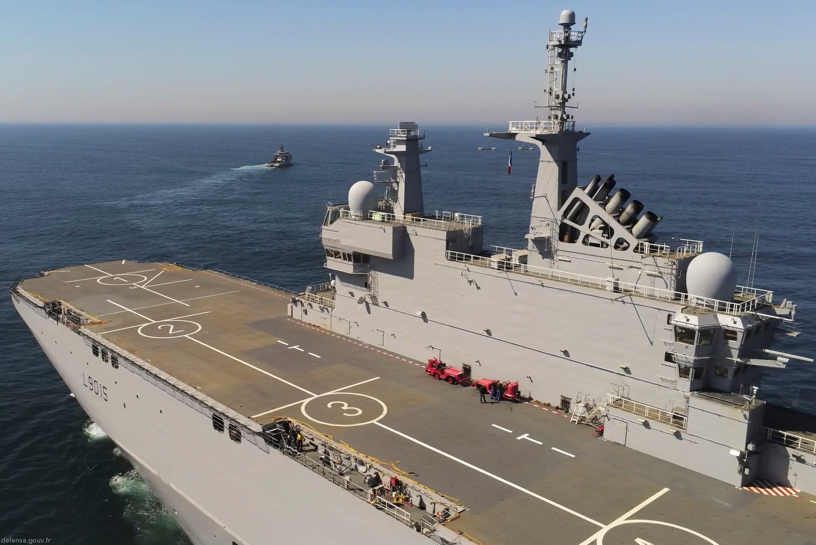 l-9015 fs dixmude mistral class amphibious assault command ship bpc french navy marine nationale 50