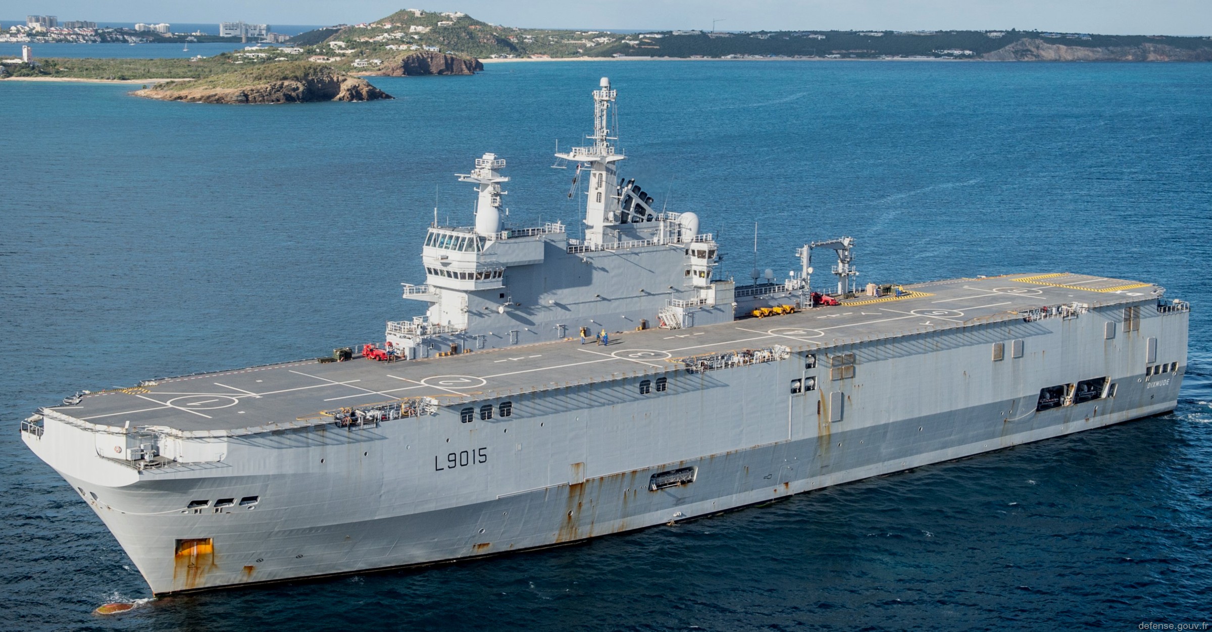 l-9015 fs dixmude mistral class amphibious assault command ship french navy marine nationale stx saint nazaire 53x