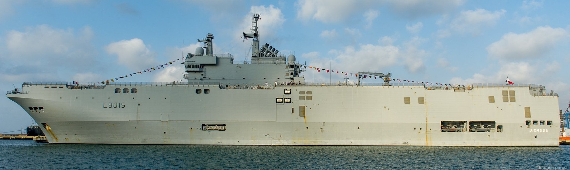 l-9015 fs dixmude mistral class amphibious assault command ship bpc french navy marine nationale 57
