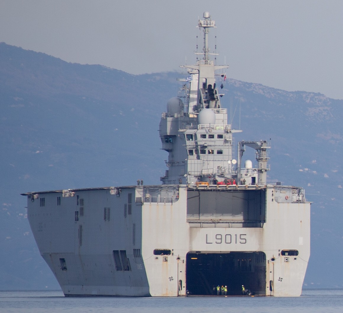 l-9015 fs dixmude mistral class amphibious assault command ship bpc french navy marine nationale 62