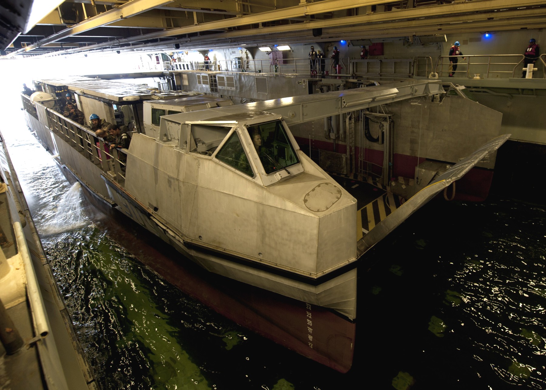 eda-r landing catamaran l-cat amphibious engin de débarquement amphibie rapide french navy marine nationale 08