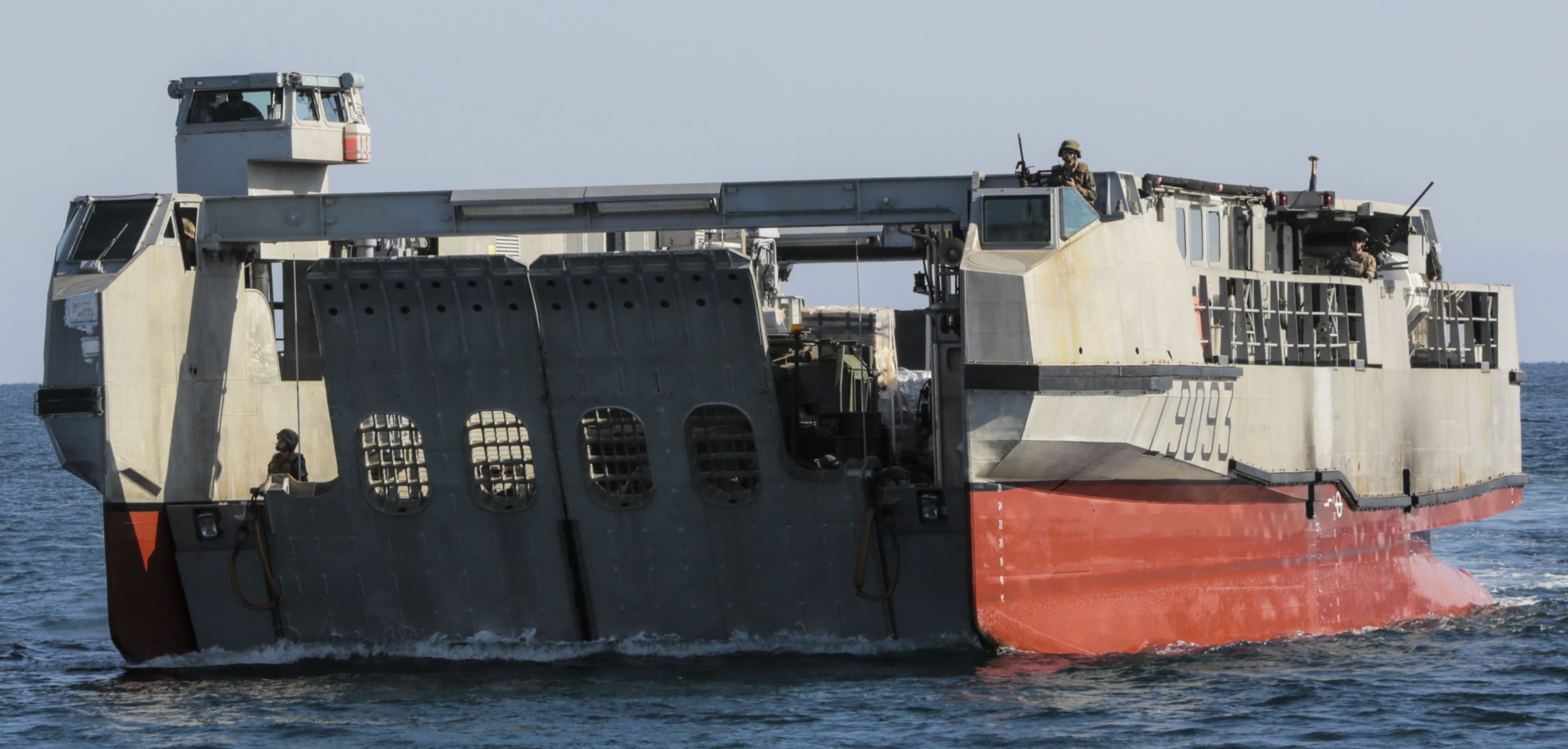 eda-r landing catamaran l-cat amphibious engin de débarquement amphibie rapide french navy marine nationale 09