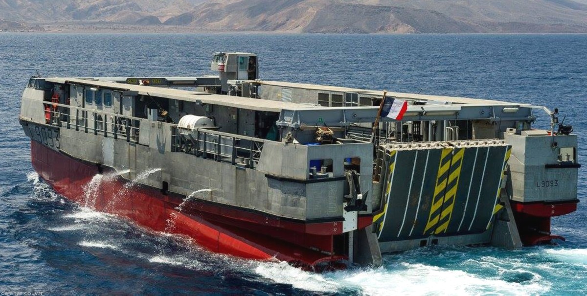 eda-r landing catamaran l-cat amphibious engin de débarquement amphibie rapide french navy marine nationale 11