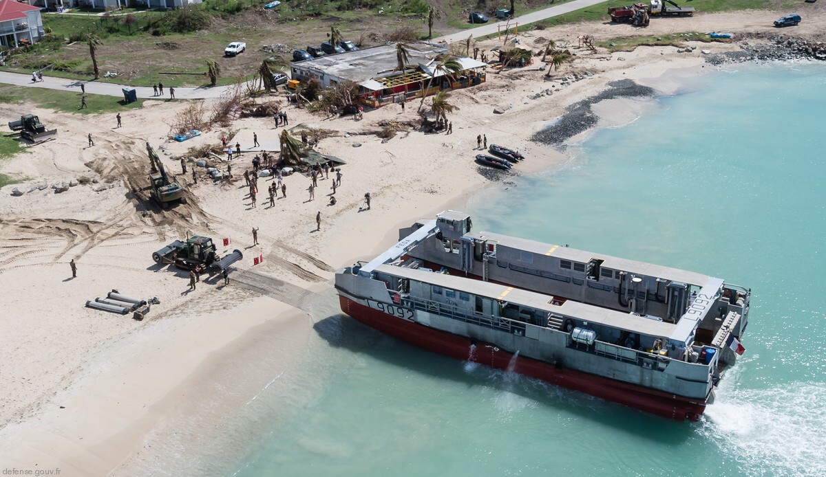 eda-r landing catamaran l-cat amphibious engin de débarquement amphibie rapide french navy marine nationale 16