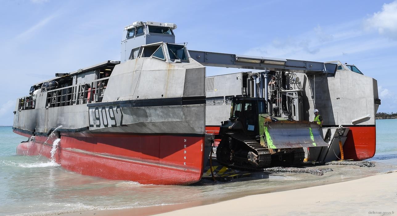 eda-r landing catamaran l-cat amphibious engin de débarquement amphibie rapide french navy marine nationale 21