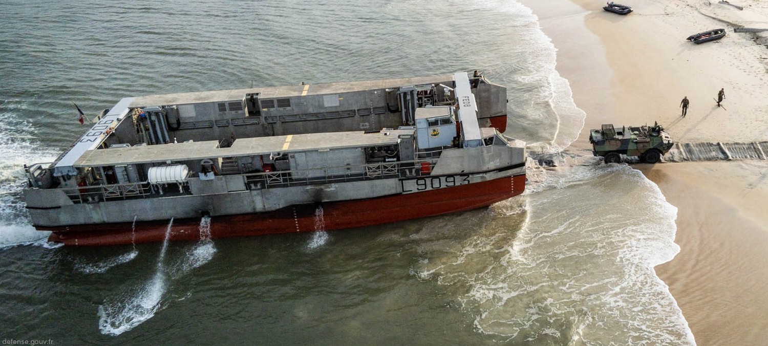 eda-r landing catamaran l-cat amphibious engin de débarquement amphibie rapide french navy marine nationale 22