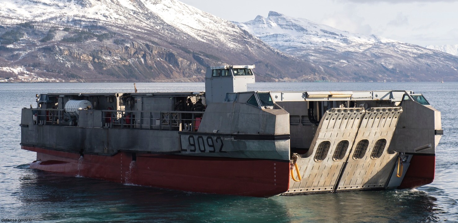 eda-r landing catamaran l-cat amphibious engin de débarquement amphibie rapide french navy marine nationale 23