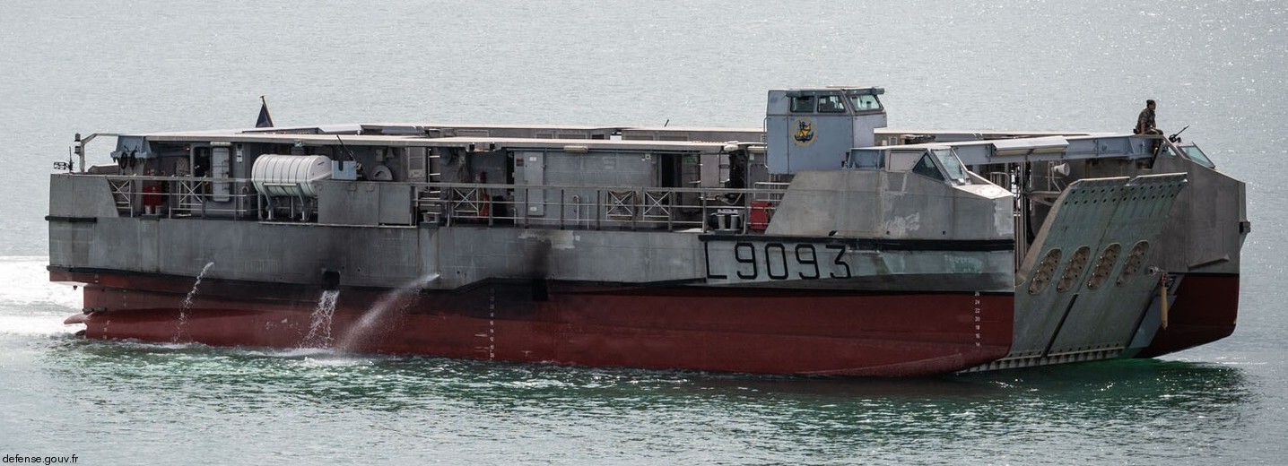 eda-r landing catamaran l-cat amphibious engin de débarquement amphibie rapide french navy marine nationale 28