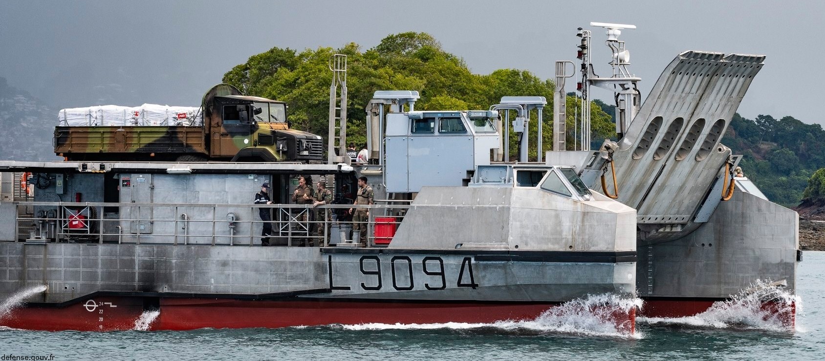 eda-r landing catamaran l-cat amphibious engin de débarquement amphibie rapide french navy marine nationale 30