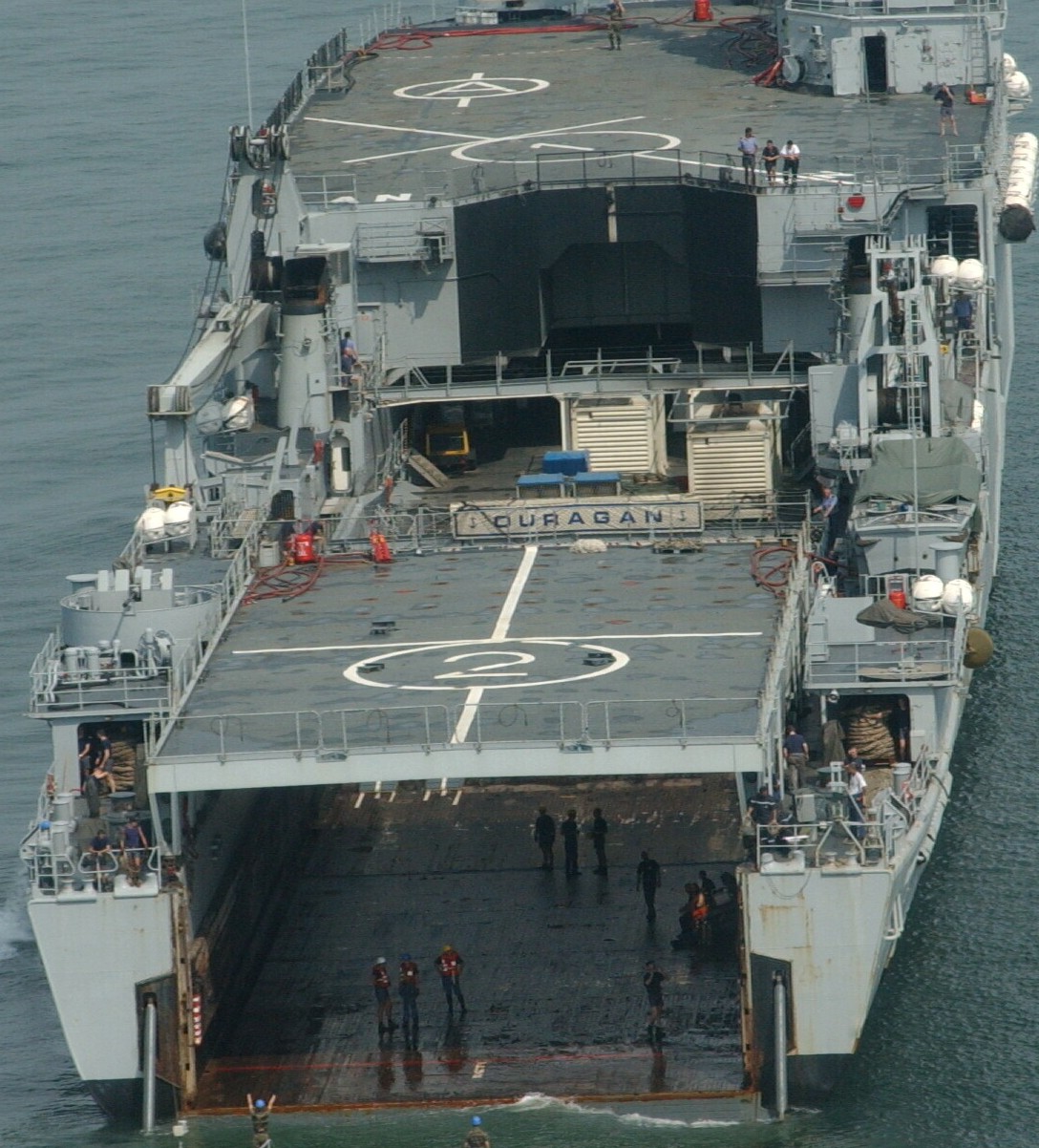 l-9021 ouragan amphibious dock landing ship lpd tcd french navy marine nationale 02a well deck