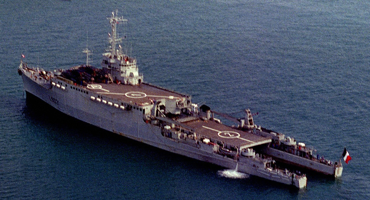 l-9021 ouragan amphibious dock landing ship lpd tcd french navy marine nationale 05
