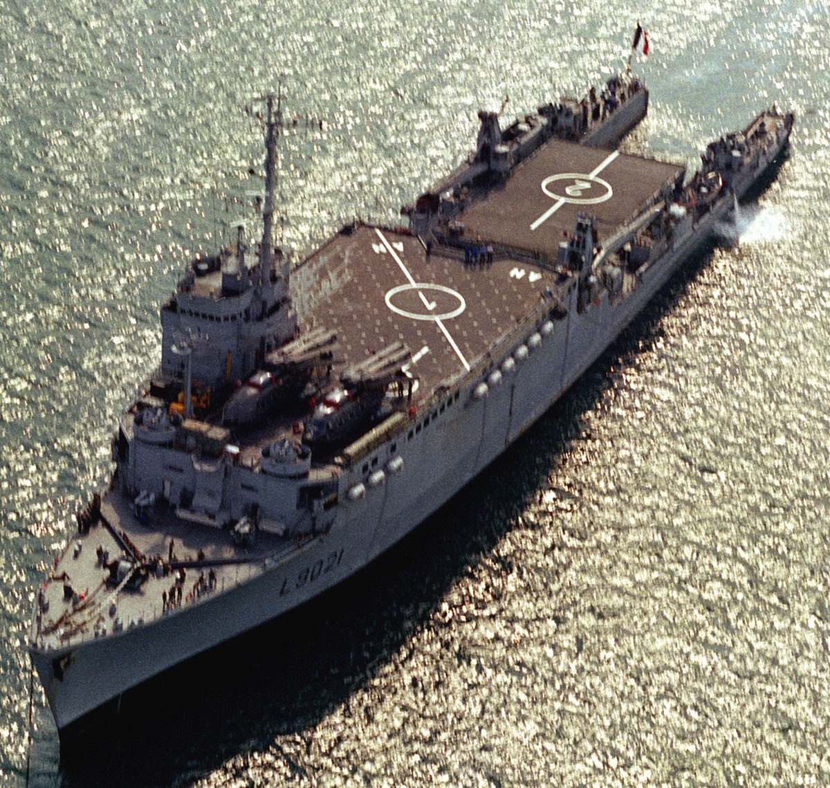 l-9021 ouragan amphibious dock landing ship lpd tcd french navy marine nationale 06