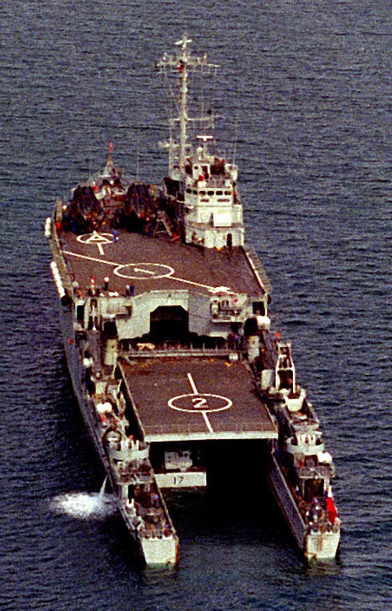 l-9021 ouragan amphibious dock landing ship lpd tcd french navy marine nationale 07