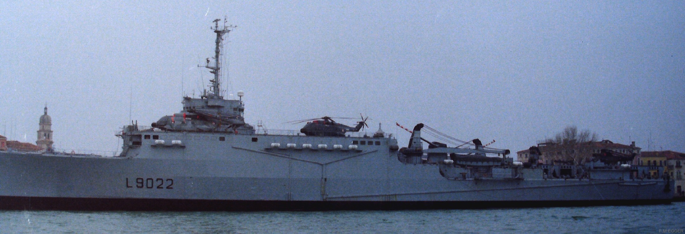 l-9022 orage ouragan class amphibious dock landing ship lpd tcd french navy marine nationale 05