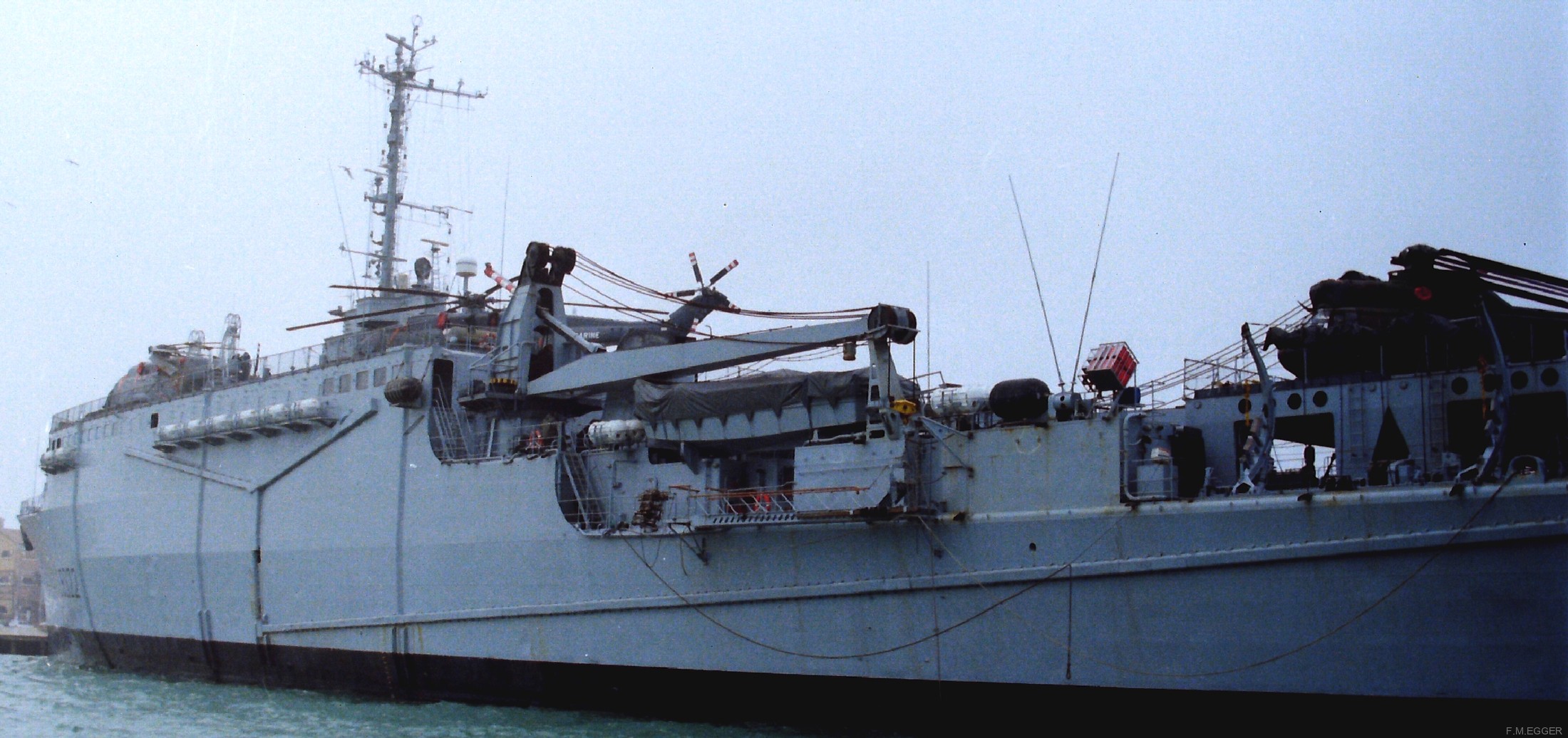 l-9022 orage ouragan class amphibious dock landing ship lpd tcd french navy marine nationale 07