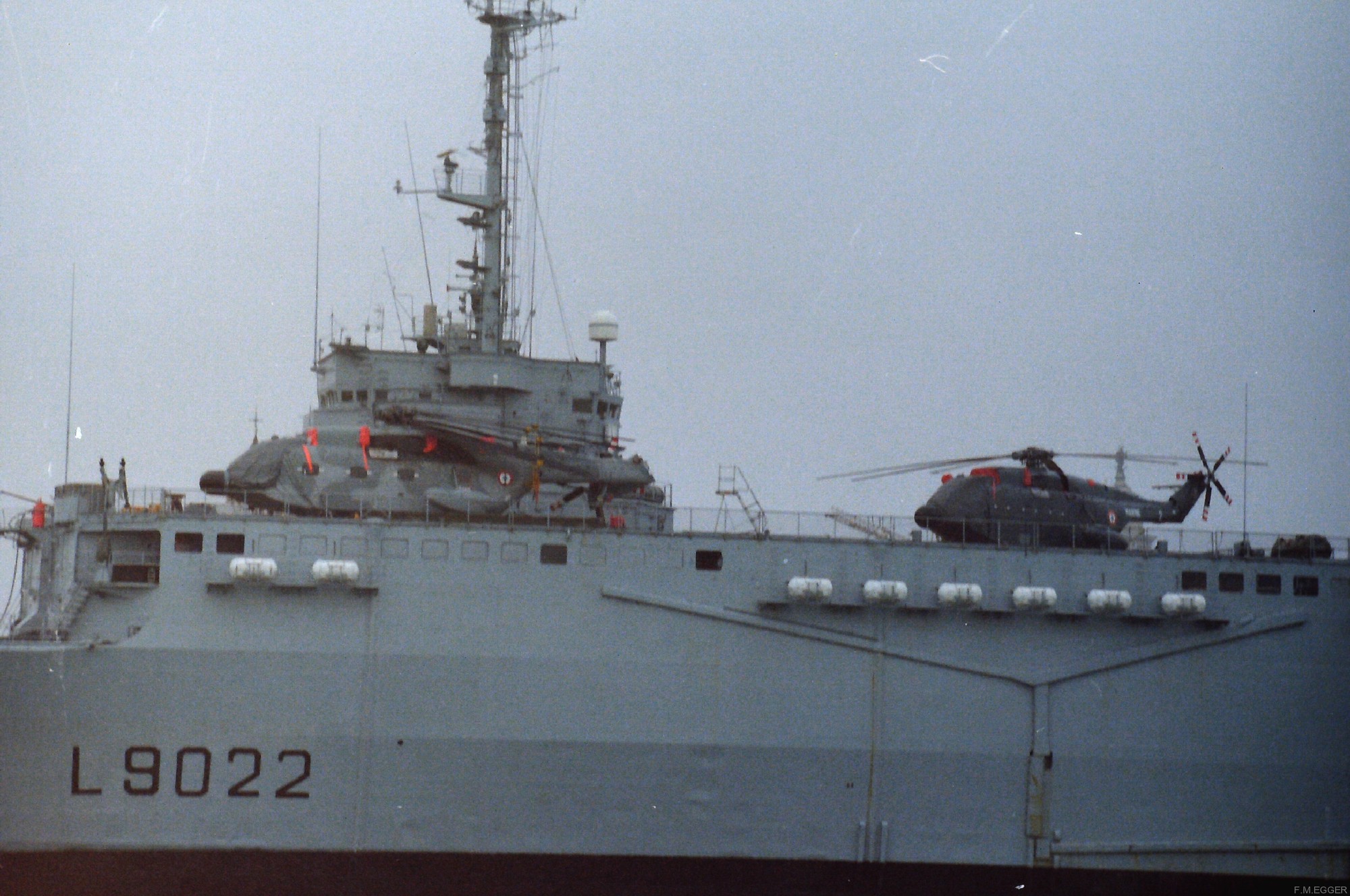 l-9022 orage ouragan class amphibious dock landing ship lpd tcd french navy marine nationale 08 sa 321 super frelon helicopter
