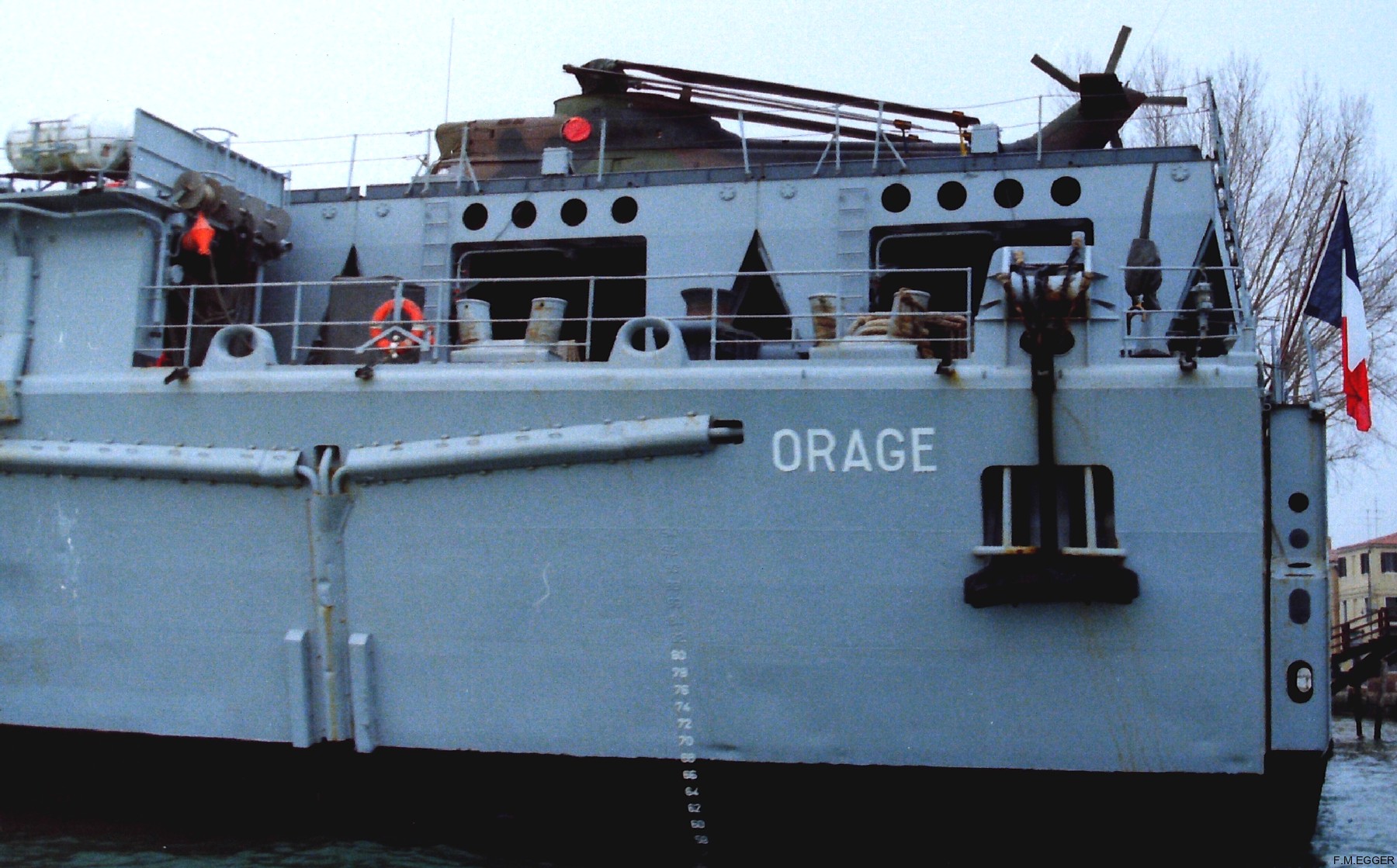 l-9022 orage ouragan class amphibious dock landing ship lpd tcd french navy marine nationale 11