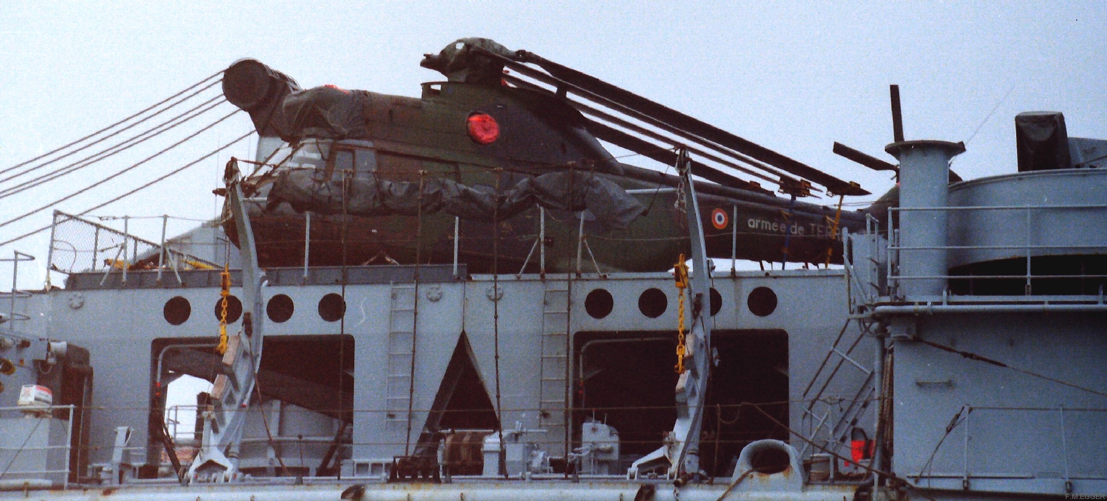 l-9022 orage ouragan class amphibious dock landing ship lpd tcd french navy marine nationale 12 super puma armee terre