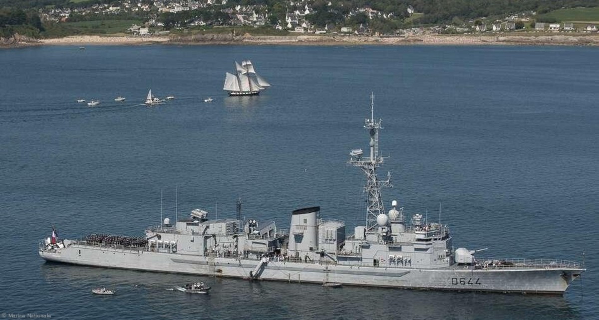 d-644 fs primauguet frigate destroyer asw type f70as leygues class french navy marine nationale 04