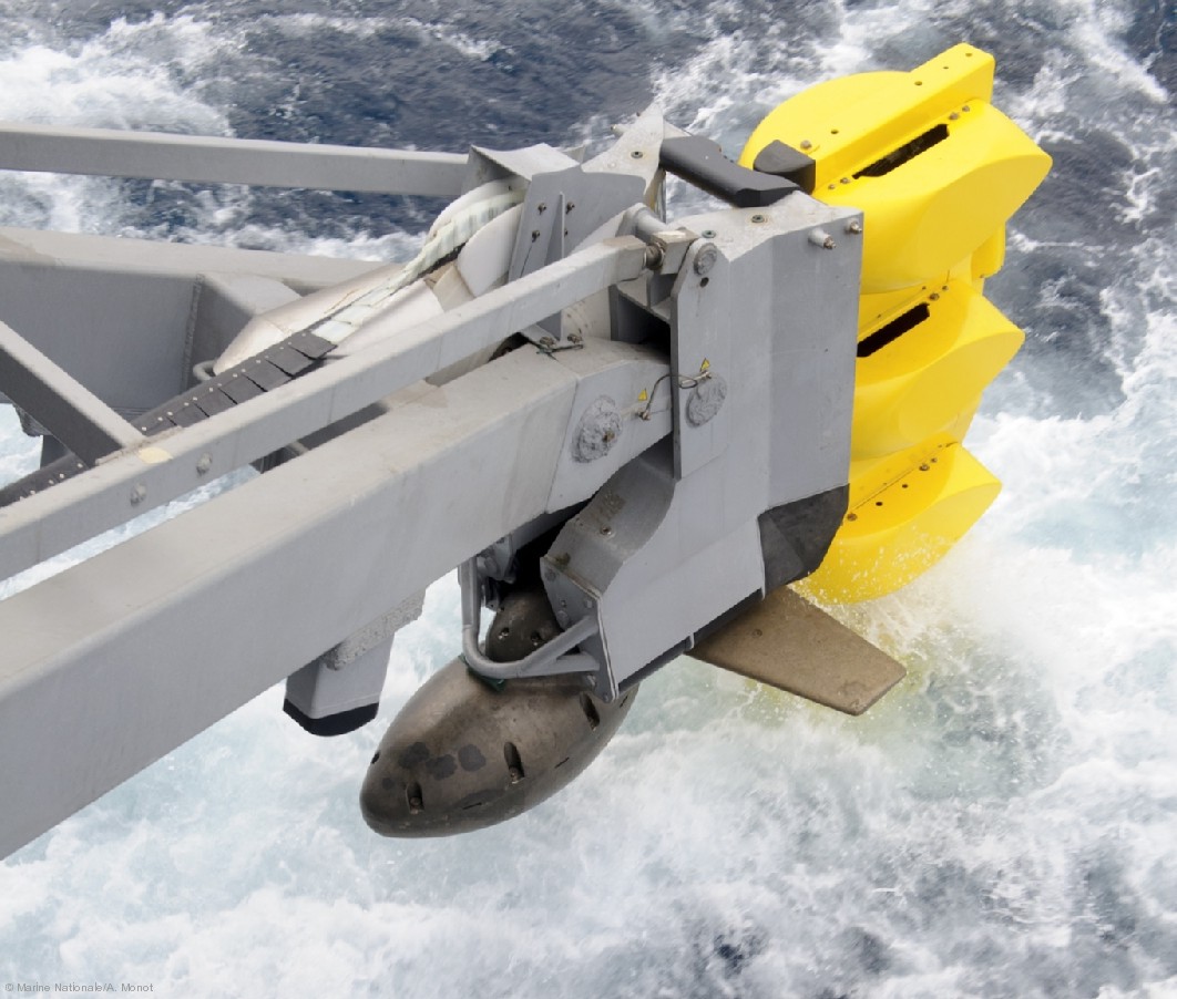 aquitaine fremm class fregate frigate french navy marine nationale 05 thales ums 4249 captas-4 towed sonar