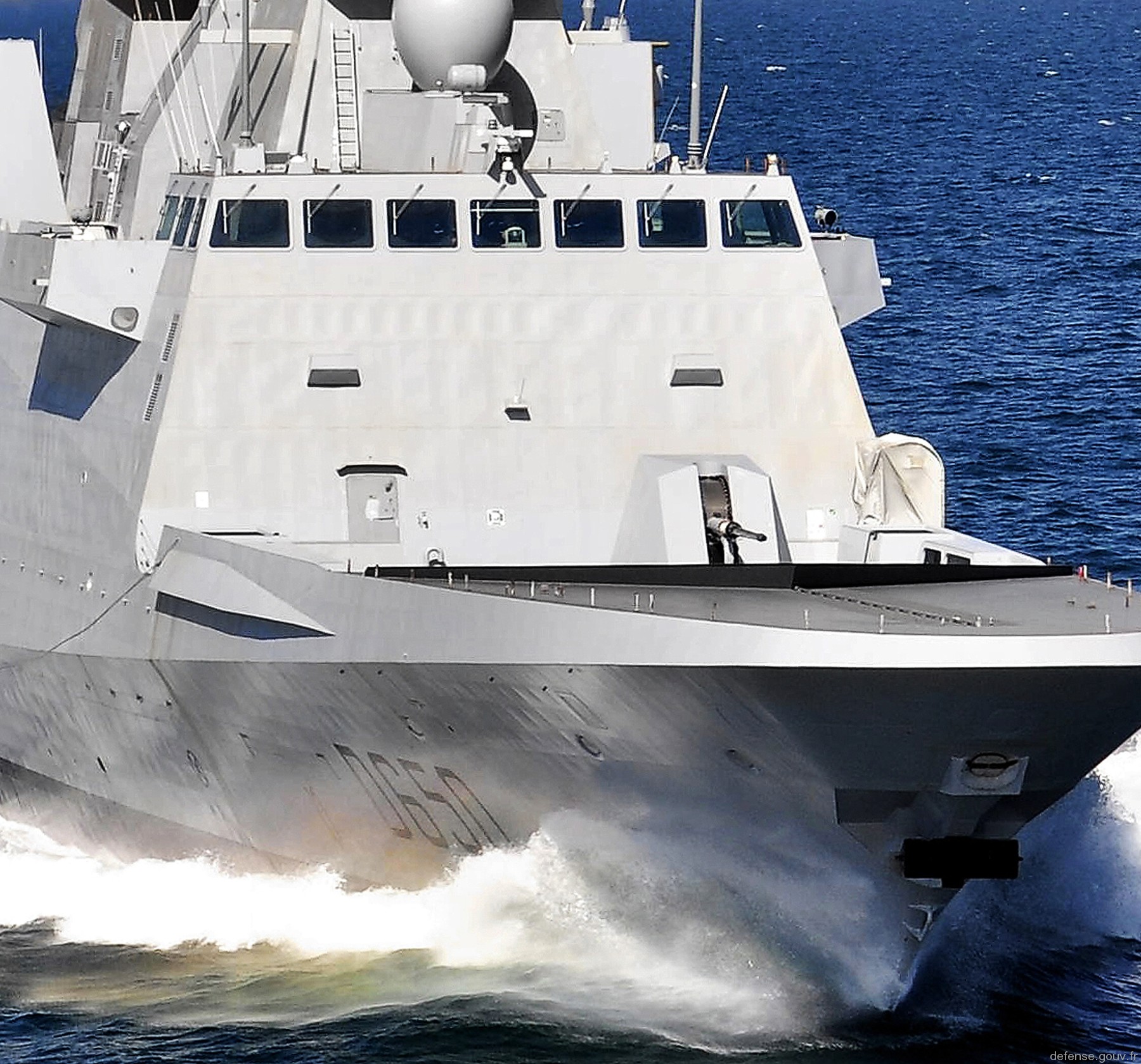 d-650 fs aquitaine fremm class frigate fregate multi purpose french navy marine nationale 13 oto melara 76/62sr gun