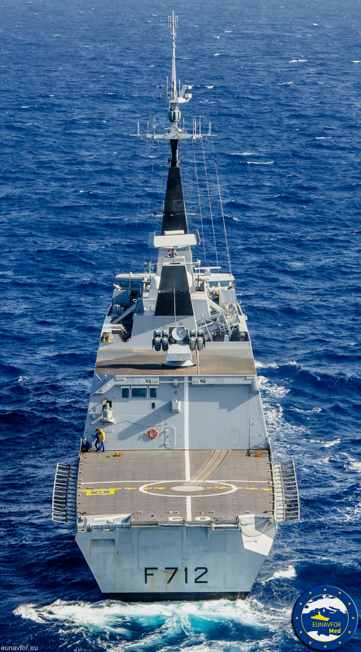 f-712 fs courbet la fayette class frigate french navy marine nationale stealth 09 flight deck hangar