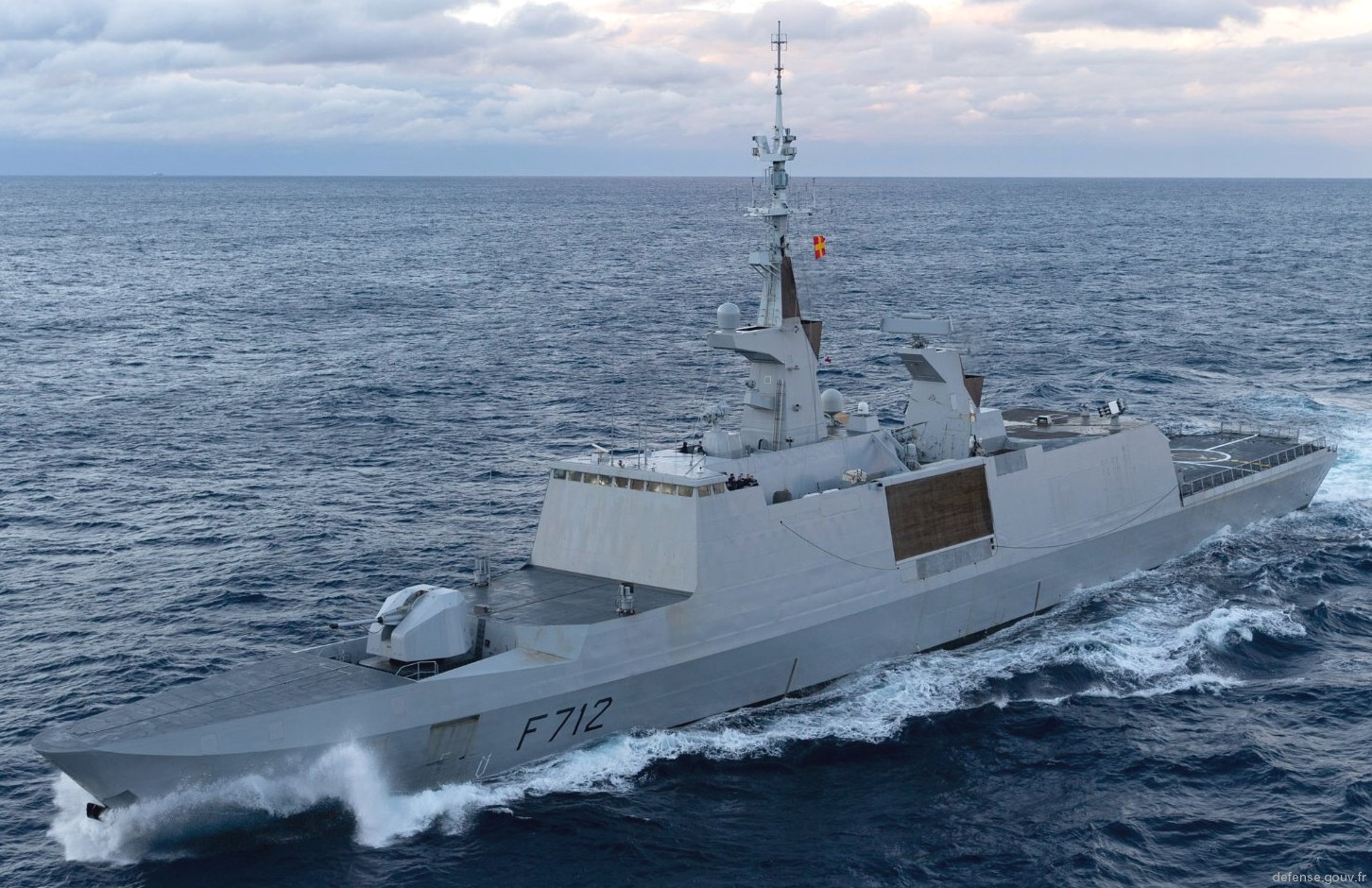 f-712 fs courbet la fayette class frigate french navy marine nationale 37