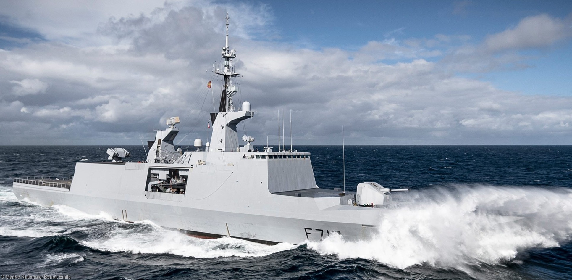 f-713 fs aconit la fayette class frigate flf french navy marine nationale 03