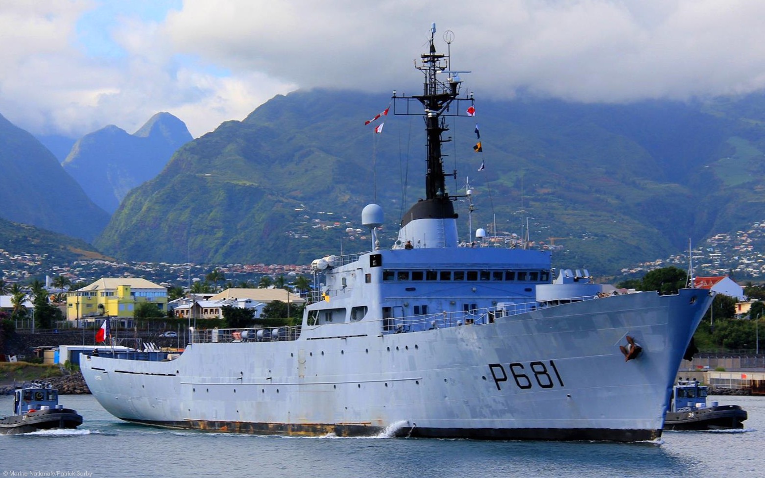 p-681 albatros offshore patrol vessel opv french navy patrouilleur marine nationale port galets reunion neve taaf eez 02