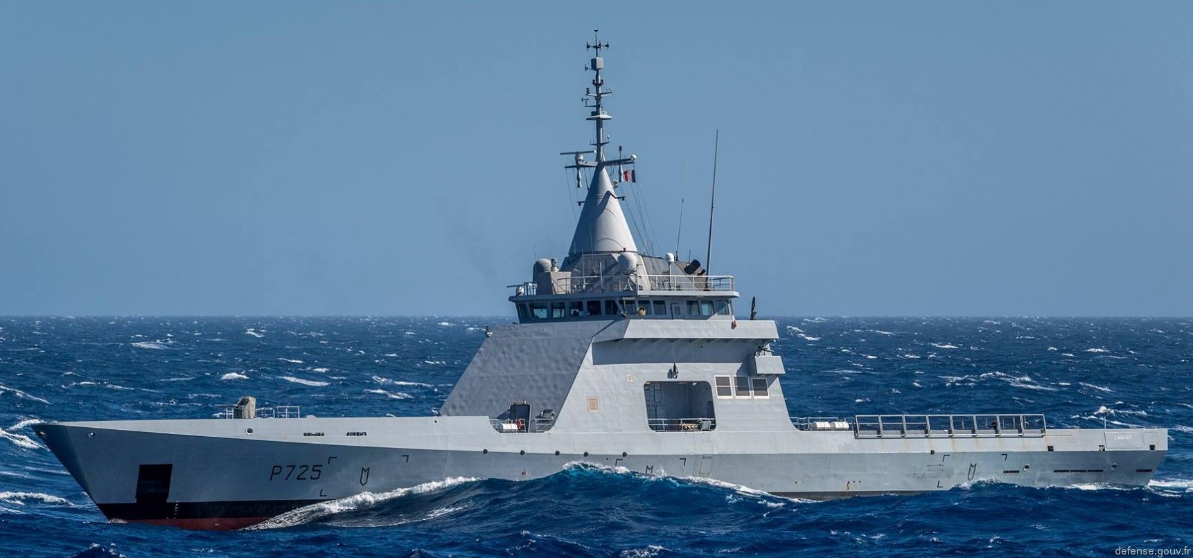 p-725 l'adroit offshore patrol vessel opv french navy patrouilleur hauturier marine nationale gowind dcns opv-90 03x