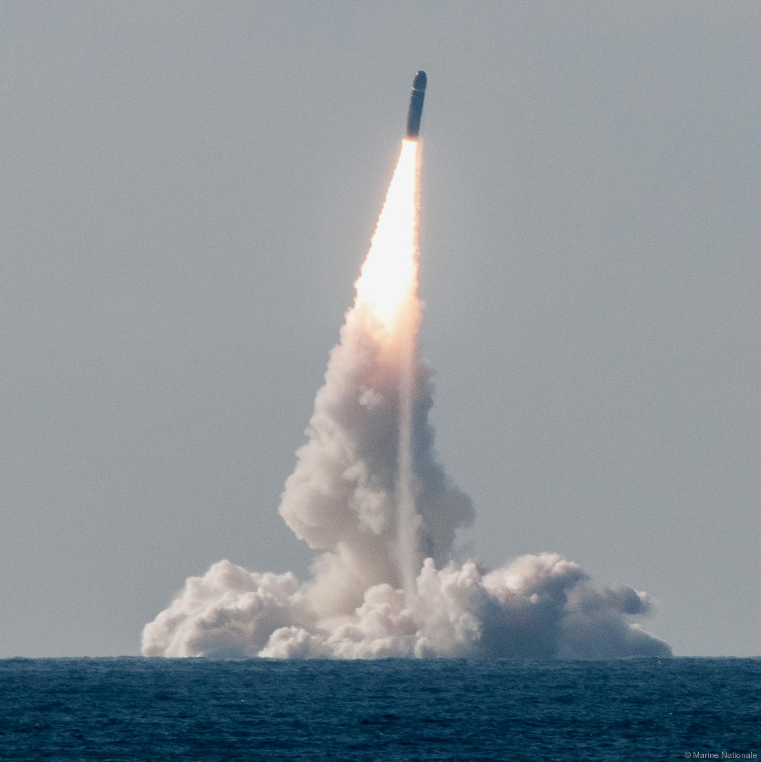 le triomphant class ballistic missile submarine ssbn snle french navy marine nationale s616 617 temeraire 618 vigilant 619 terrible 21 m45 m51 nuclear slbm mirv tn75 warhead