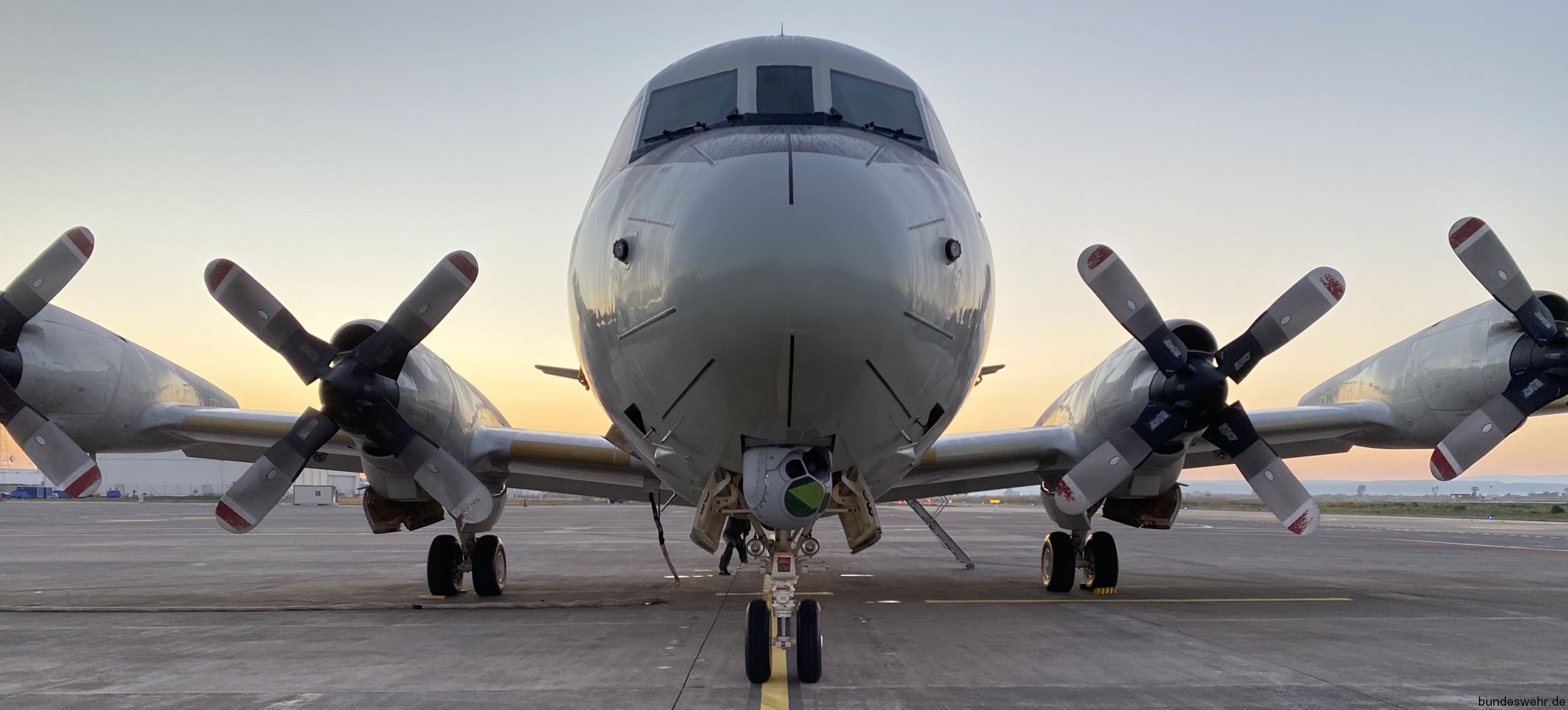 p-3c orion maritime patrol aircraft german navy lockheed deutsche marine seefernaufklärer mfg-3 nordholz 28