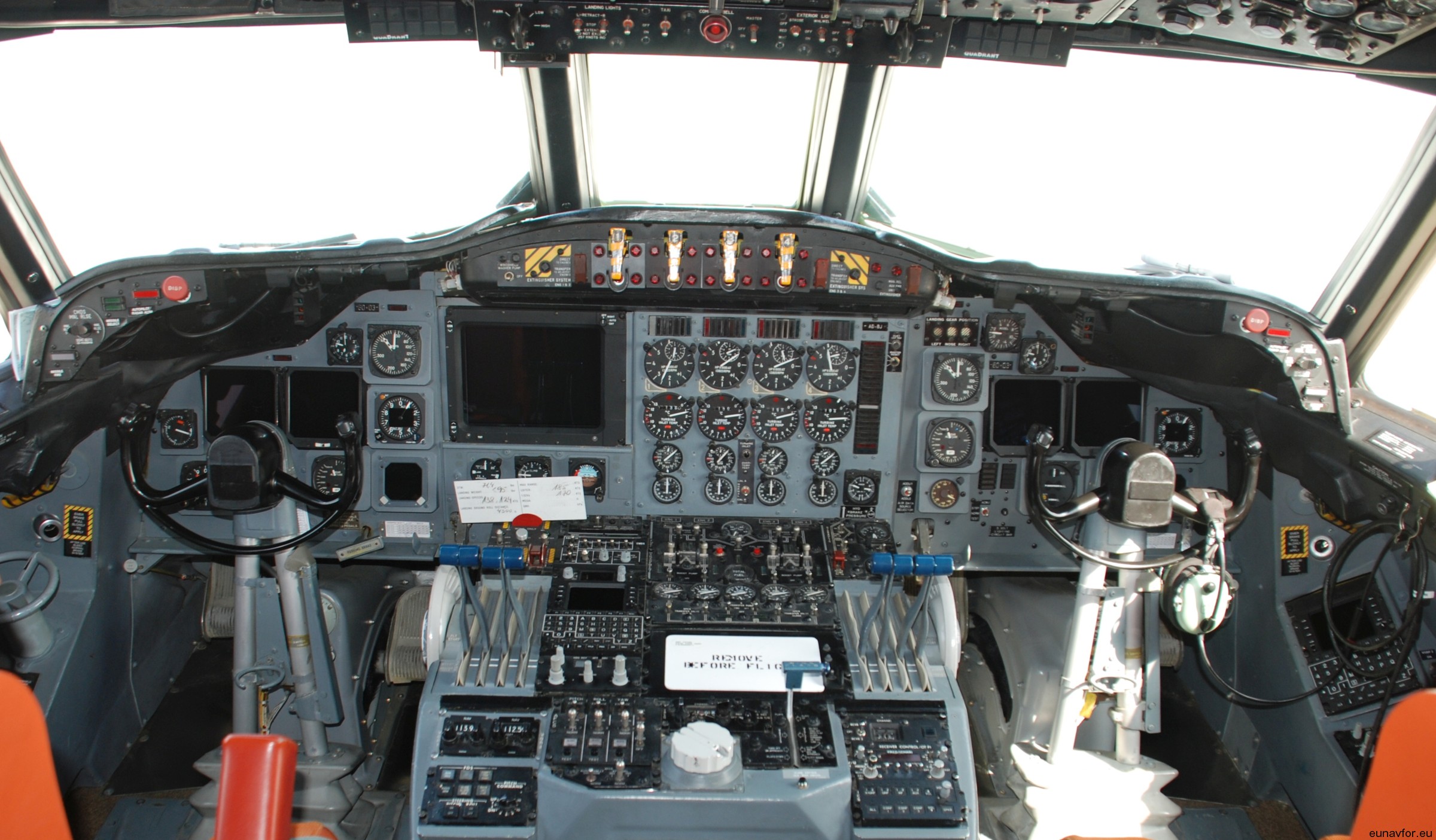 p-3c orion maritime patrol aircraft german navy lockheed deutsche marine seefernaufklärer mfg-3 nordholz cockpit 45