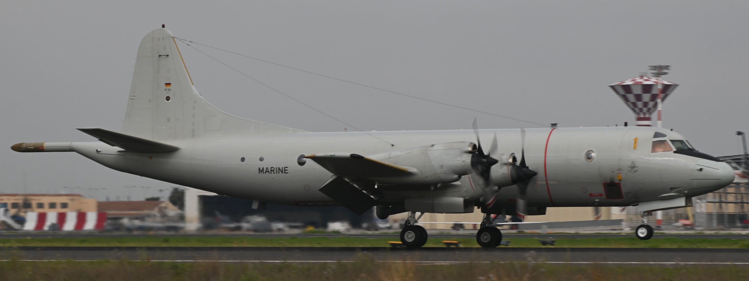 p-3c orion maritime patrol aircraft german navy lockheed deutsche marine seefernaufklärer mfg-3 nordholz 52