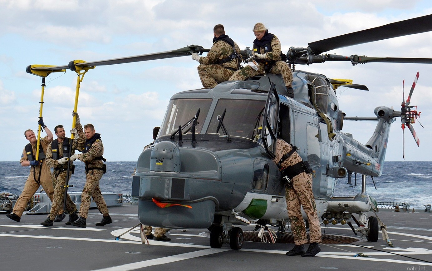 sea lynx mk.88a westland naval helicopter german navy deutsche marine 65