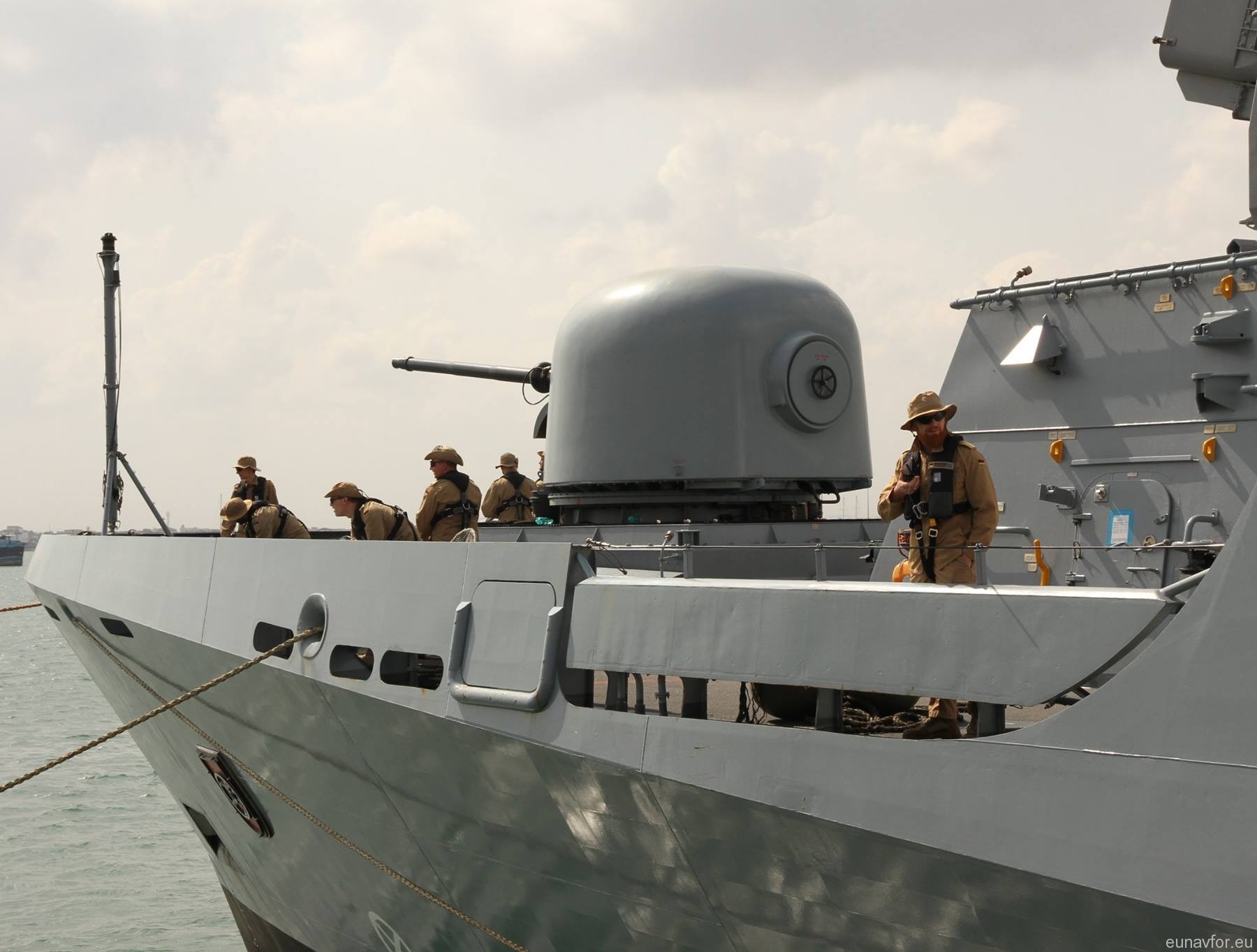 f-262 fgs erfurt type k130 braunschweig class corvette german navy 12 oto melara breda 76/62 gun