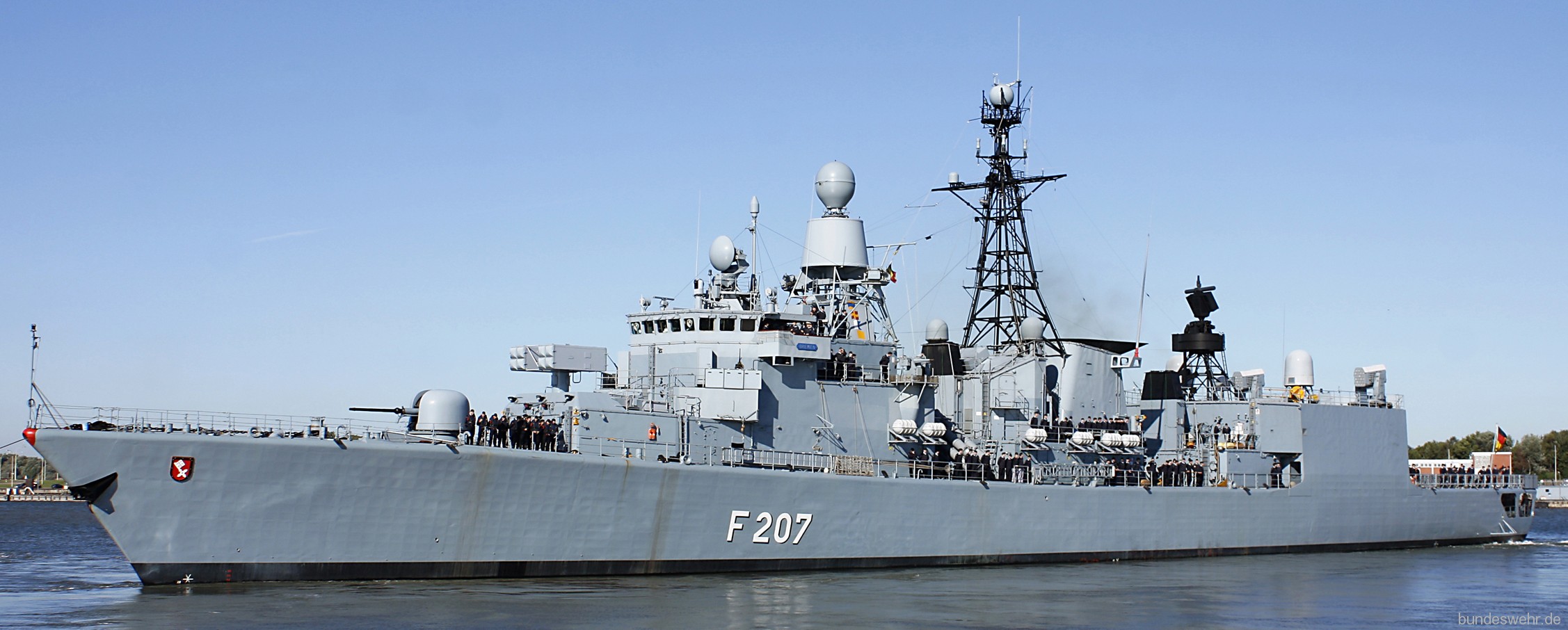 bremen type 122 class frigate german navy deutsche marine fregatte f-207 03c