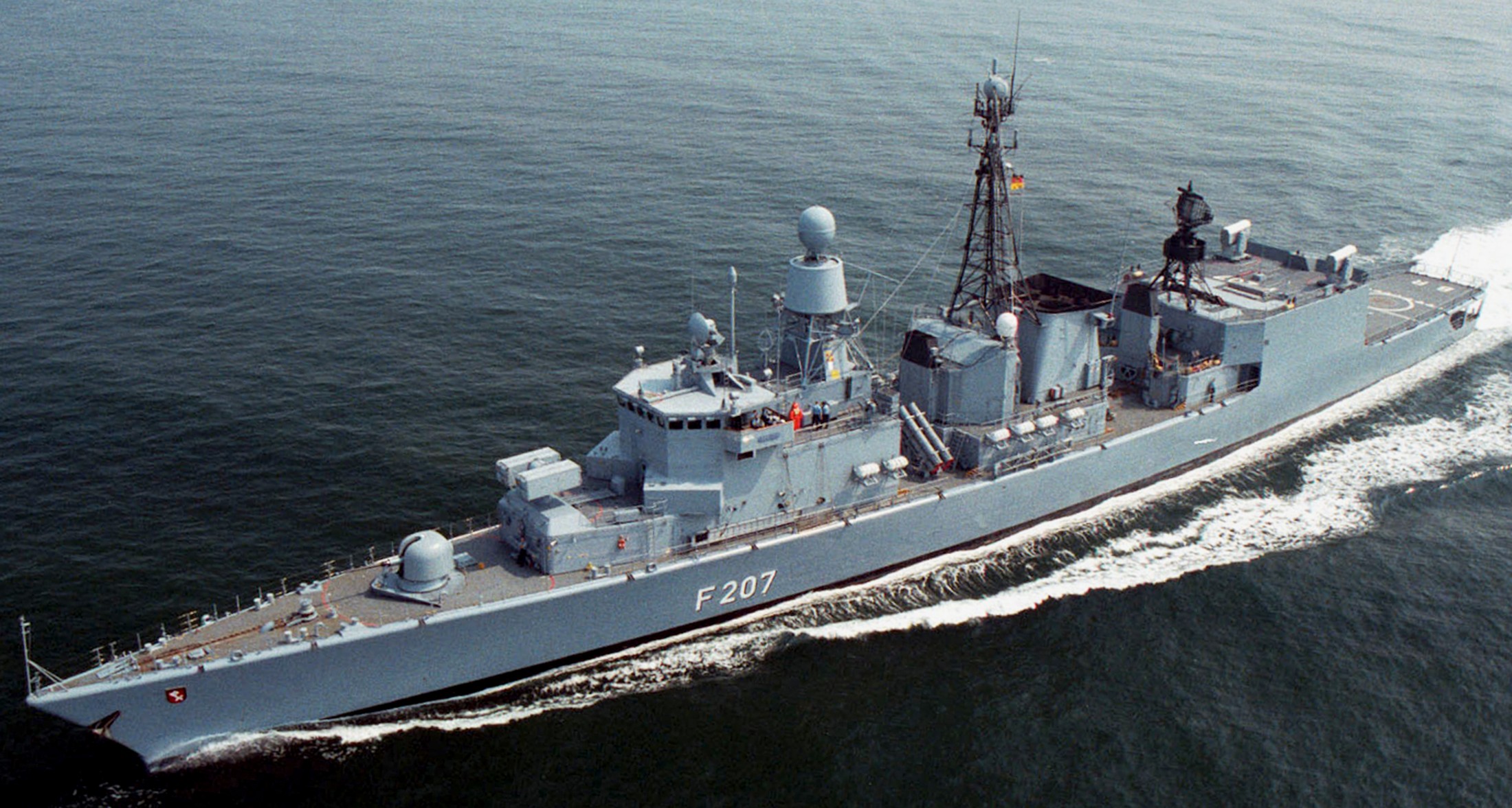 f-207 fgs bremen type 122 class frigate german navy deutsche marine fregatte 05x bremer vulcan