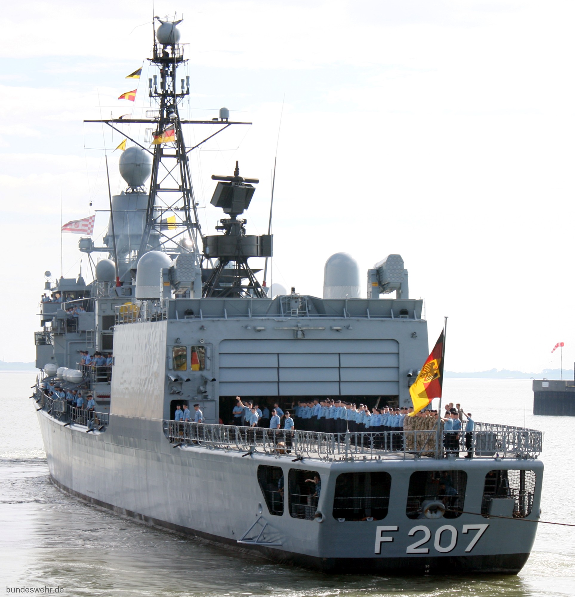 f-207 fgs bremen type 122 class frigate german navy deutsche marine fregatte 07