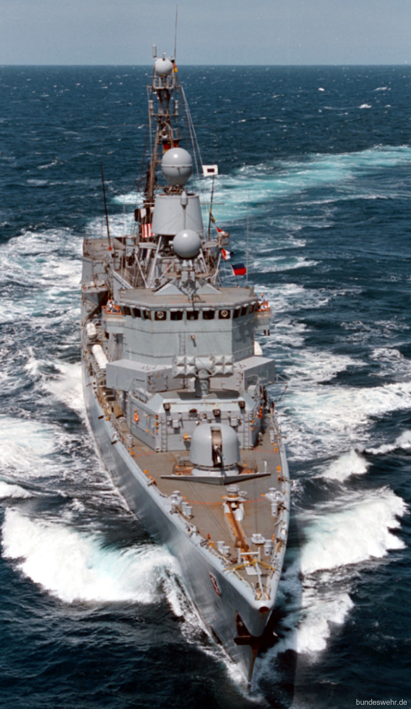 f-207 fgs bremen type 122 class frigate german navy 08