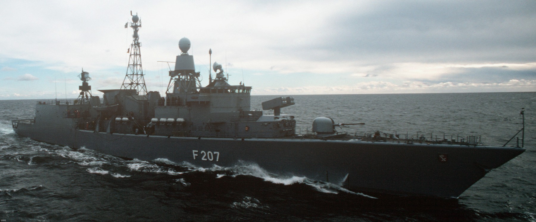 f-207 fgs bremen type 122 class frigate german navy 14
