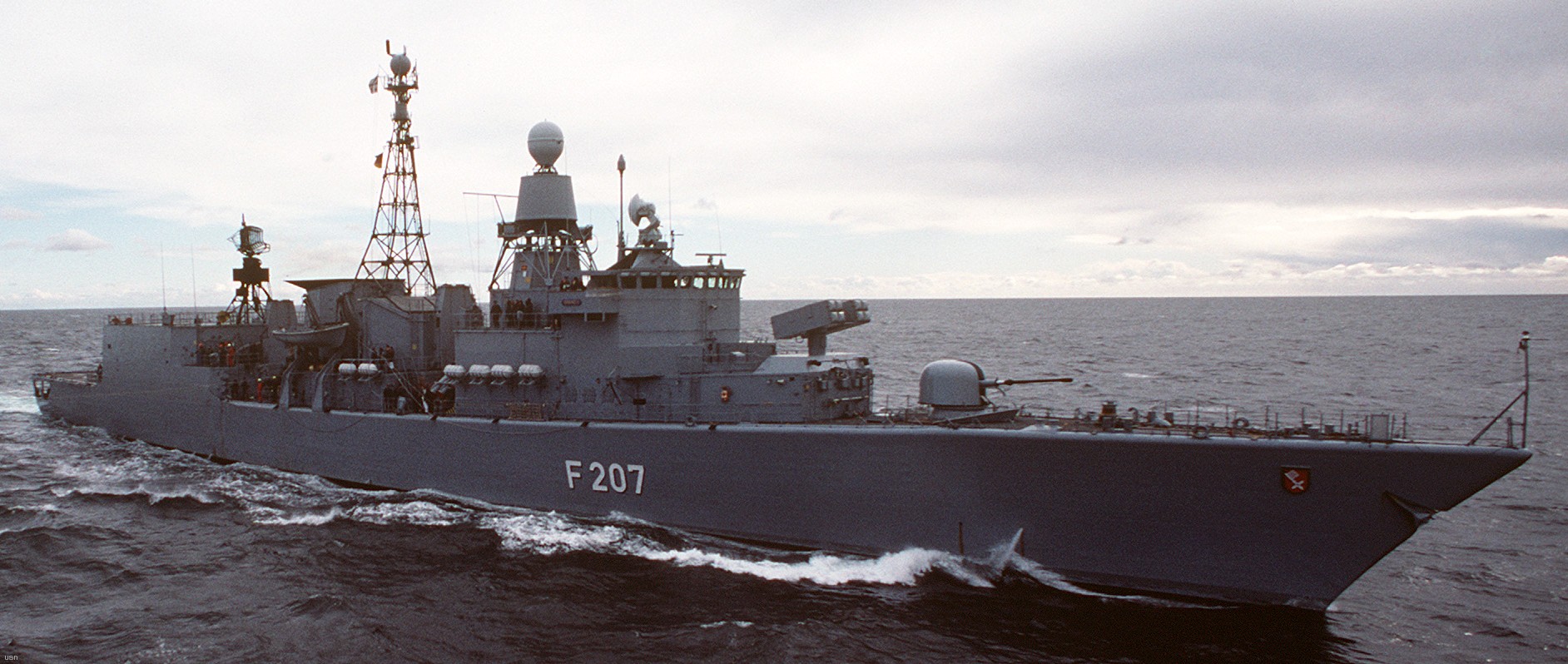 f-207 fgs bremen type 122 class frigate german navy 15