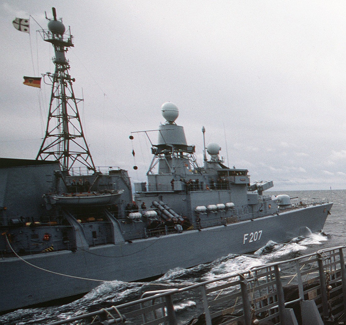 f-207 fgs bremen type 122 class frigate german navy 16