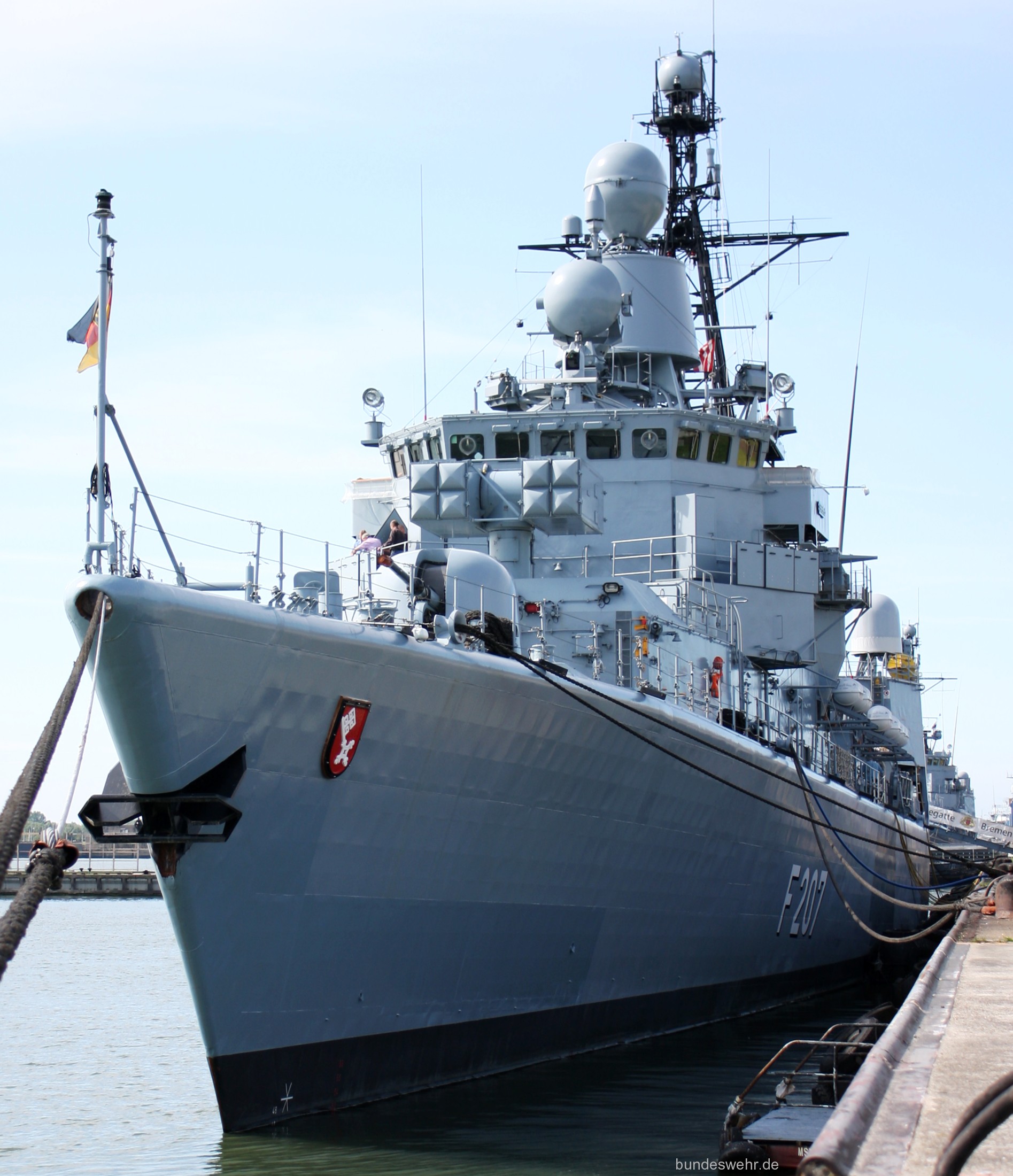 f-207 fgs bremen type 122 class frigate german navy deutsche marine fregatte 21