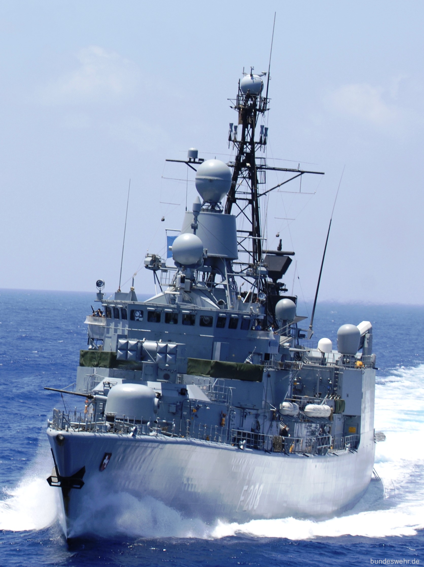 f-208 fgs niedersachsen type 122 bremen class frigate german navy 04